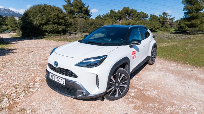 Toyota Yaris Cross Hybrid AWD: Κάνει πολλά, καίει λίγο 